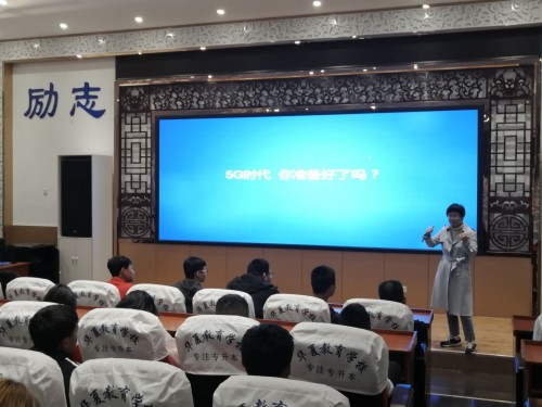 互聯(lián)網(wǎng)的魅力 連接、創(chuàng)新與未來——商務(wù)管理系文化大講堂活動(dòng)側(cè)記